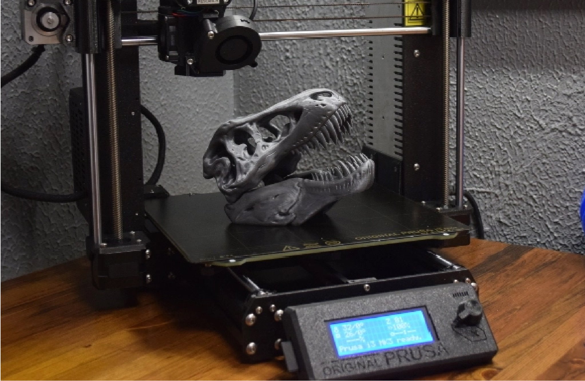 인쇄용 침대에서 모델을 만드는 3D 프린터