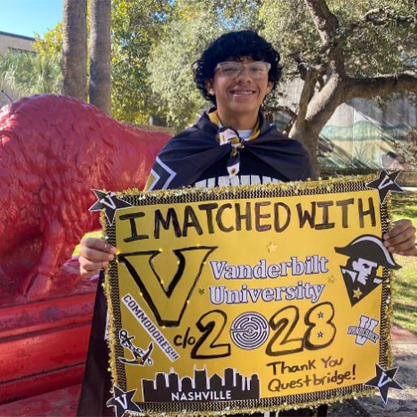 폭스 테크 고등학교 학생 - 아드리안