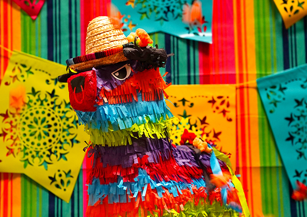 과거 심사위원 학생 미술 전시회 행사 사진