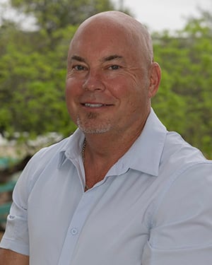 팀 모로우 초상화.jpg