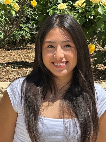 YHernandez - 4월 25일 365x488.jpg