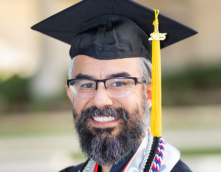 얼굴 사진: 길베르토 미라몬테스