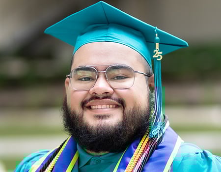 얼굴 사진: 로건 마르티네즈