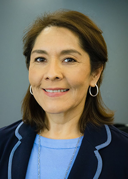 레예스-존슨, 카르멘