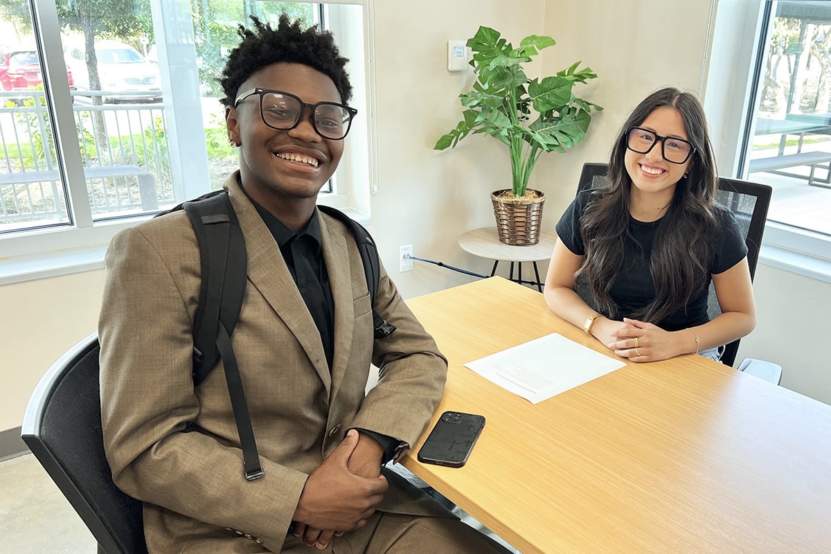 일-학습 박람회 - 직원과 학생