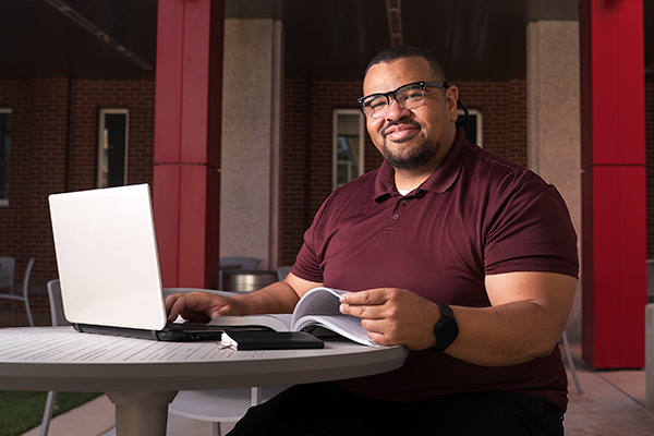 샌안토니오 대학의 토토사이트 Carr 토토사이트ONLINE 학생