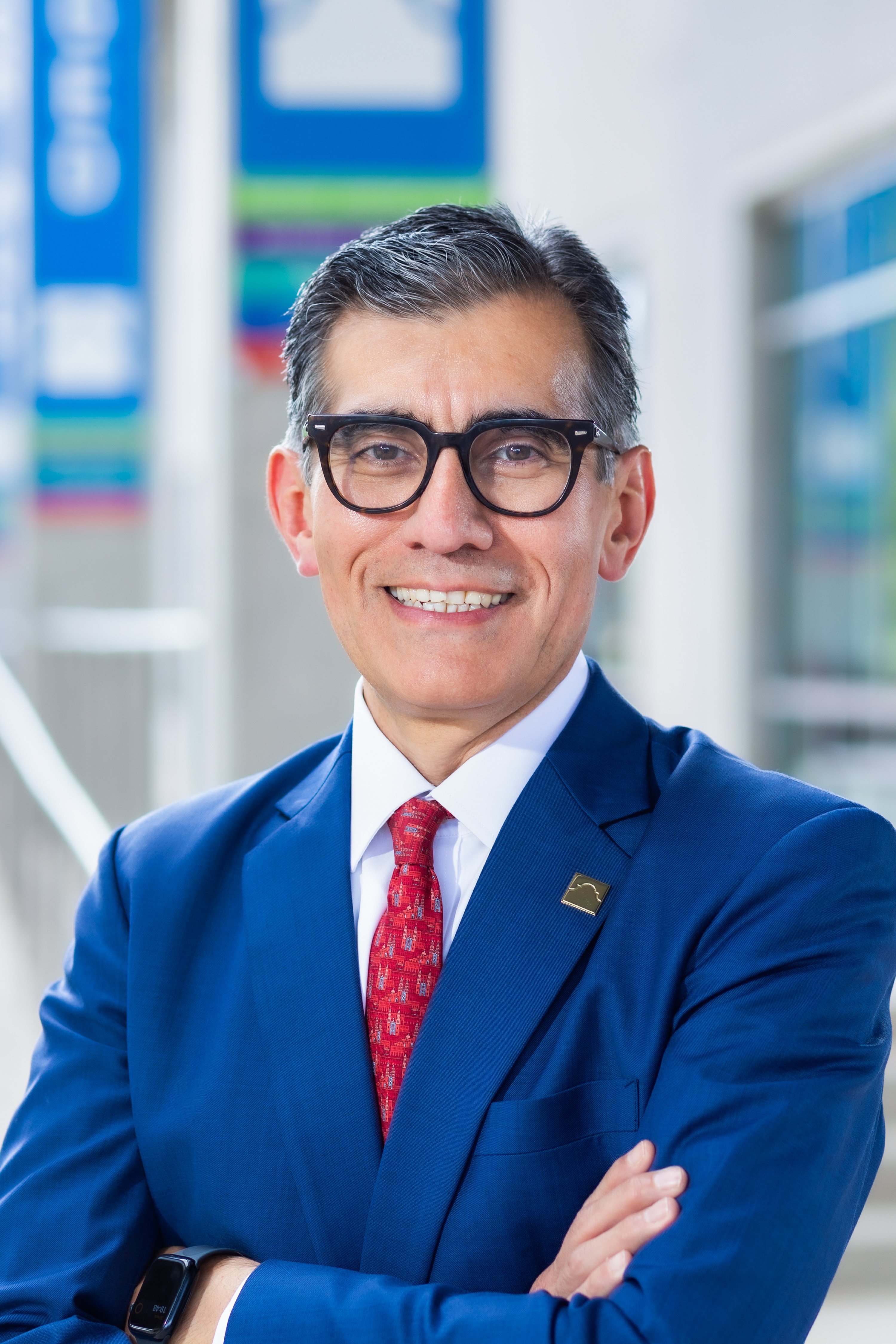 R. 마이클 플로레스, Ed.D.