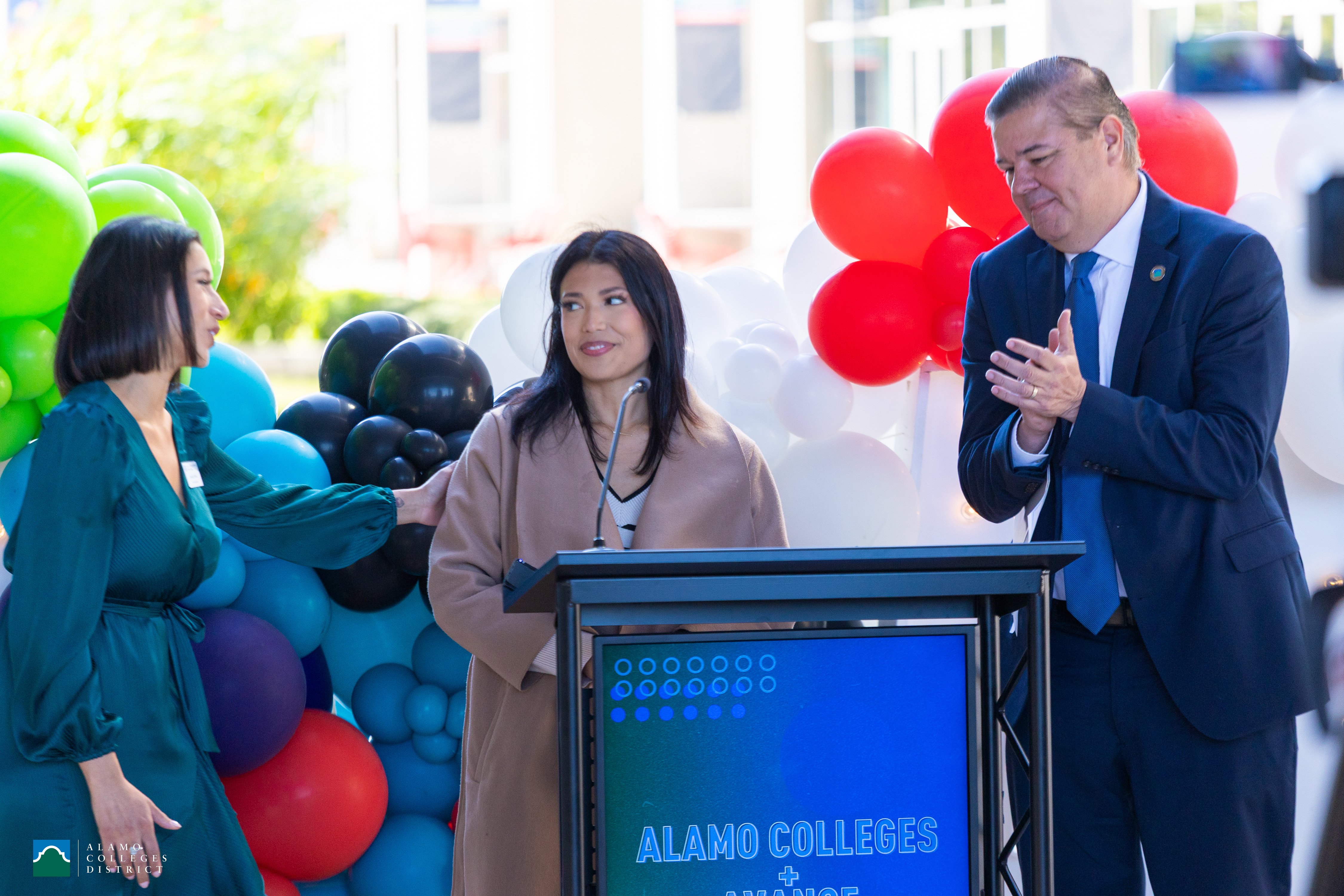팔로알토 대학 캠퍼스의 어린이