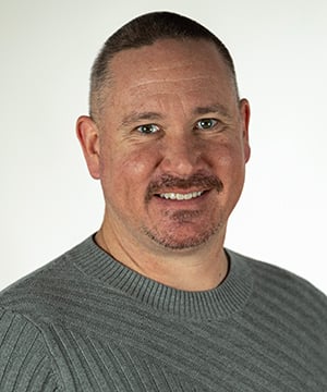 Erik Hillskemper 웹 300x360.jpg
