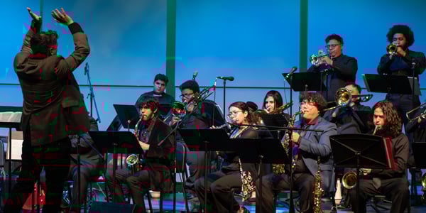 음악 3 F25 _300px web.jpg