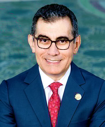 DR. 플로레스 헤드 샷