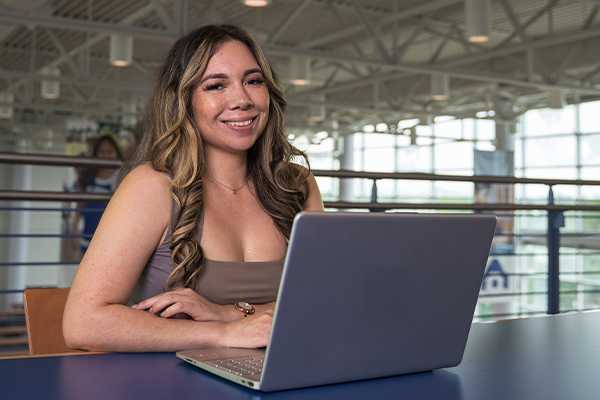 도서관의 노트북에 Aida.jpg