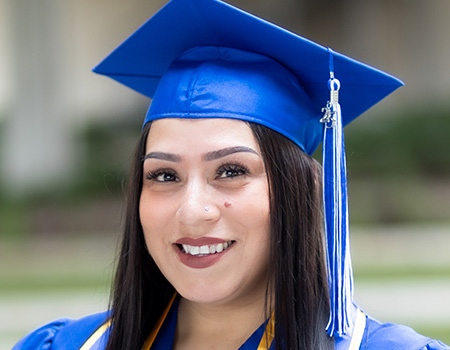 헤드 샷 : Bridgette Ellis