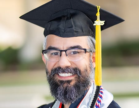 헤드 샷 : Gilberto Miramontes