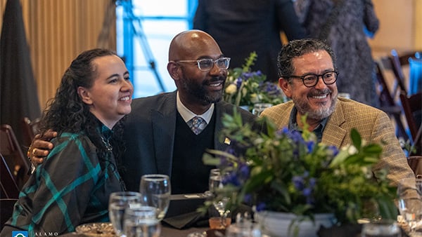 사진 섹션-영웅 600x338.jpg