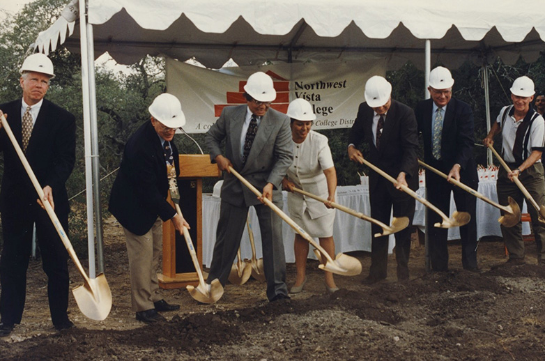 토토사이트추천 역사 : 1996