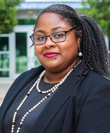 dr. Irving-Conaway, 학업 성공을위한 임시 학장, 학업 서비스