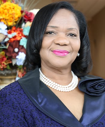 DR. Sharon Crockett-Ray, 기관 발전 이사