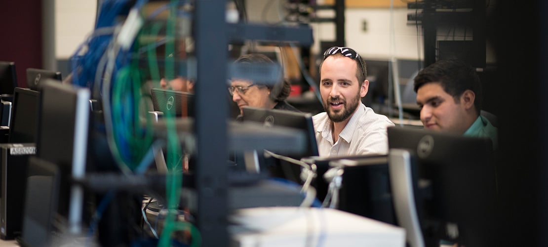 Cisco Specialization을 가진 컴퓨터 유지 관리 기술